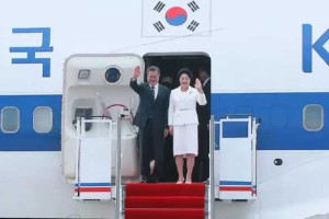 朝韩首脑会晤：一见到文在寅，金正恩就给了他一个“熊抱”！